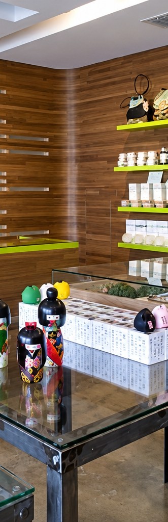 Boutique area of the spa in South Beach, with the counter and the display case